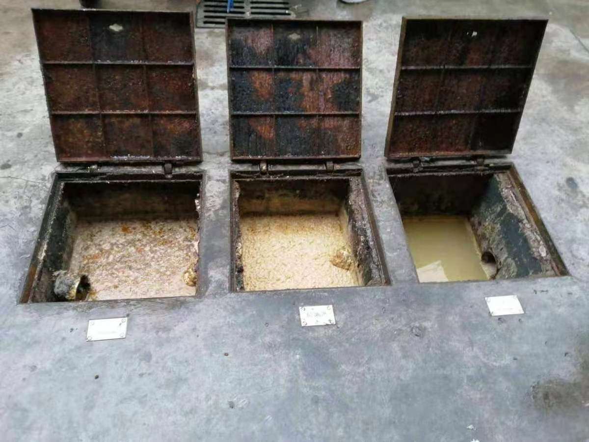 熊口管理区清理隔油池-污水池清掏